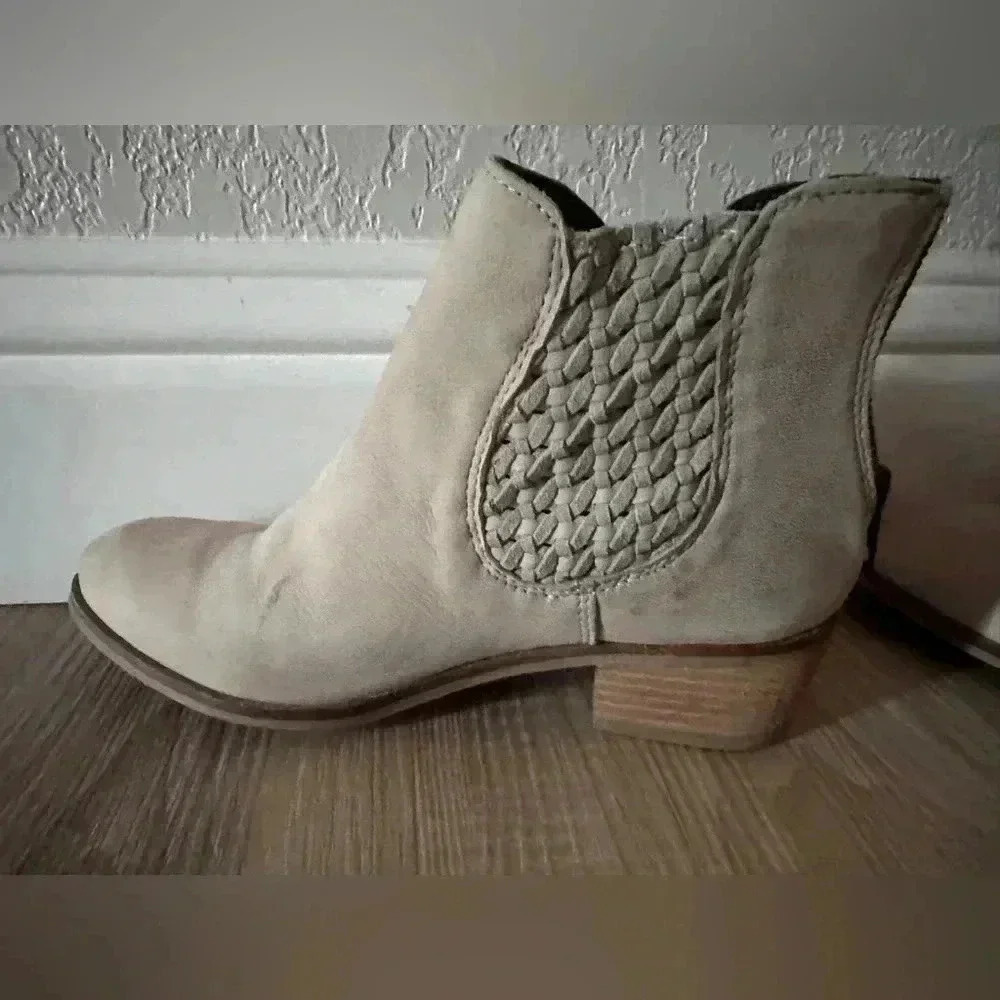 Sbicca Vintage Collection Beige Ankle Boots Braided Detail Women’s Size 6 Casual